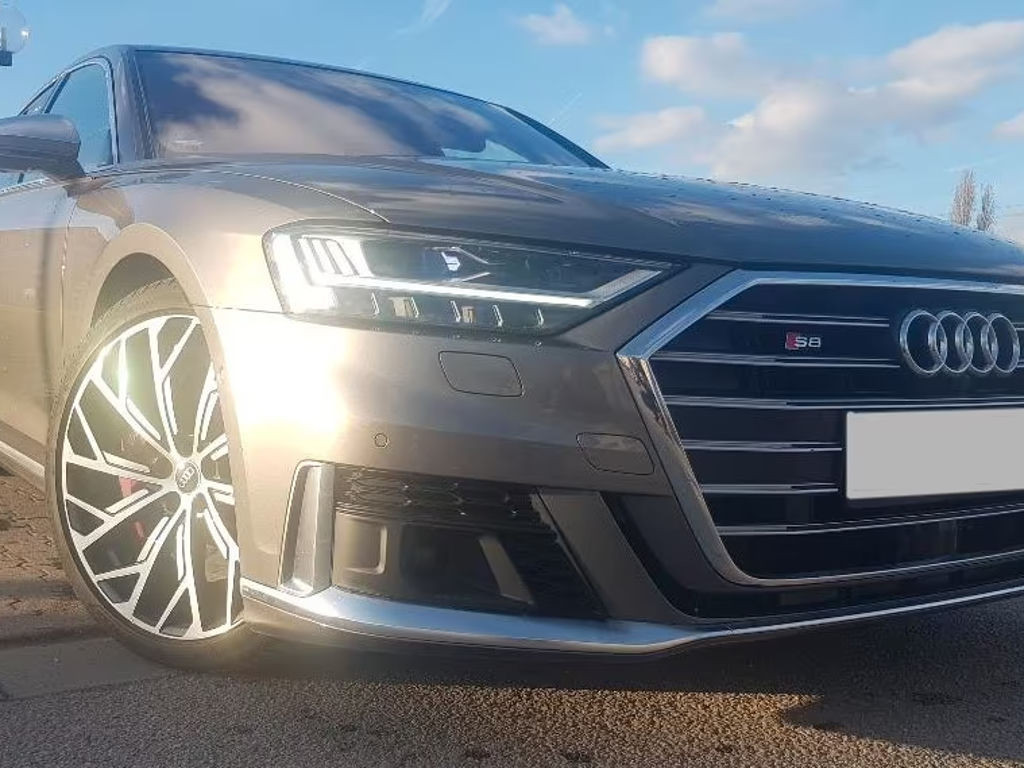 Audi S8