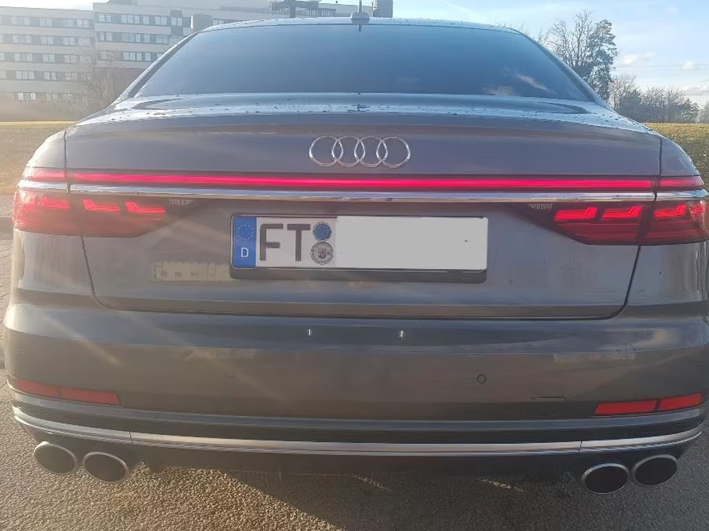 Audi S8