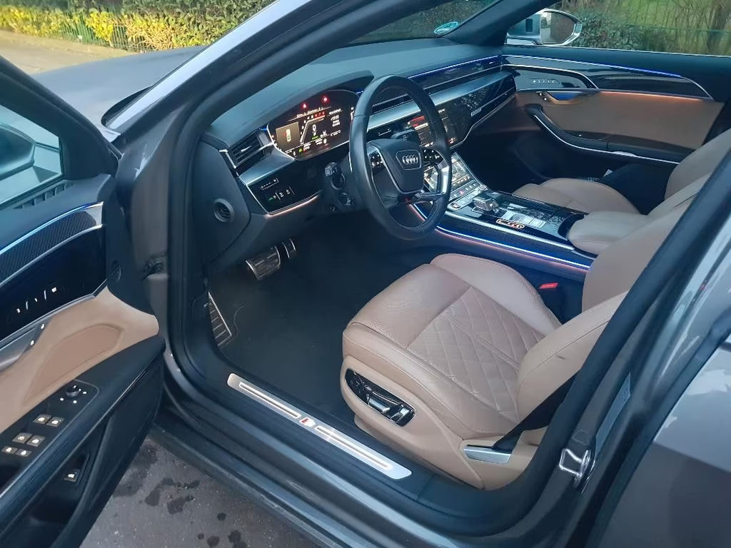 Audi S8