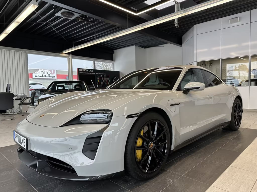 Porsche Taycan S Turbo