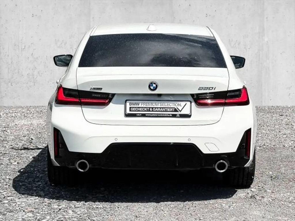 BMW 3 Serie 330 M-Sport xDrive Sedan 330i
