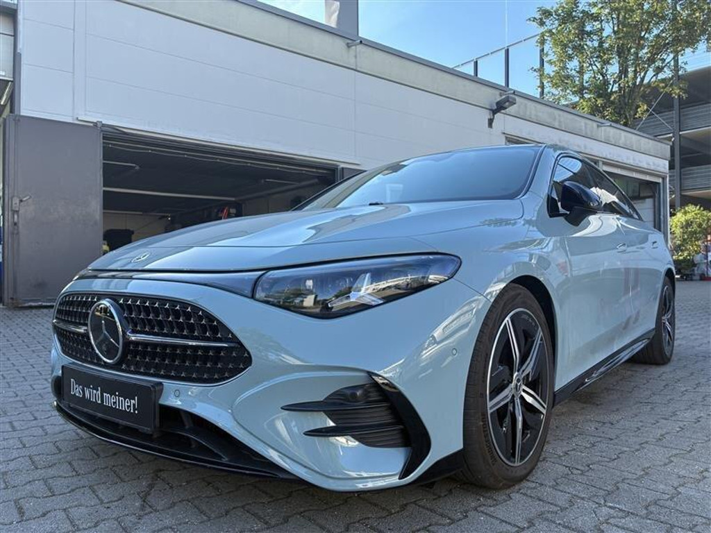 Mercedes-Benz CLA-Klasse CLA 180 AMG Line Sedan