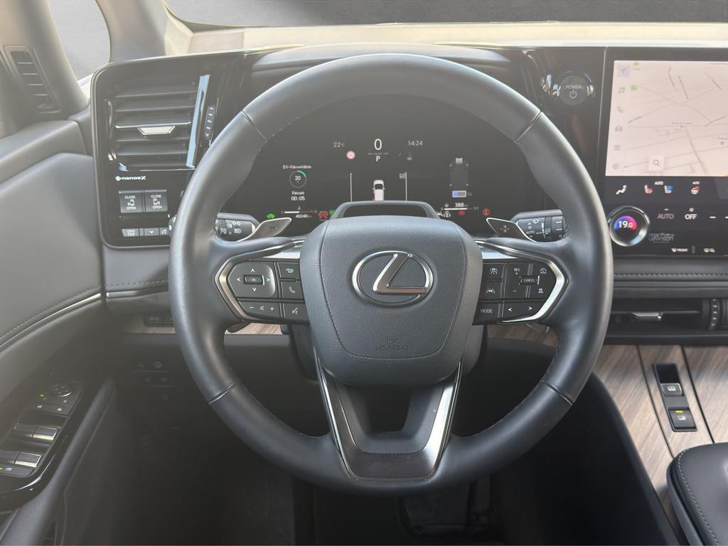 Lexus LM
