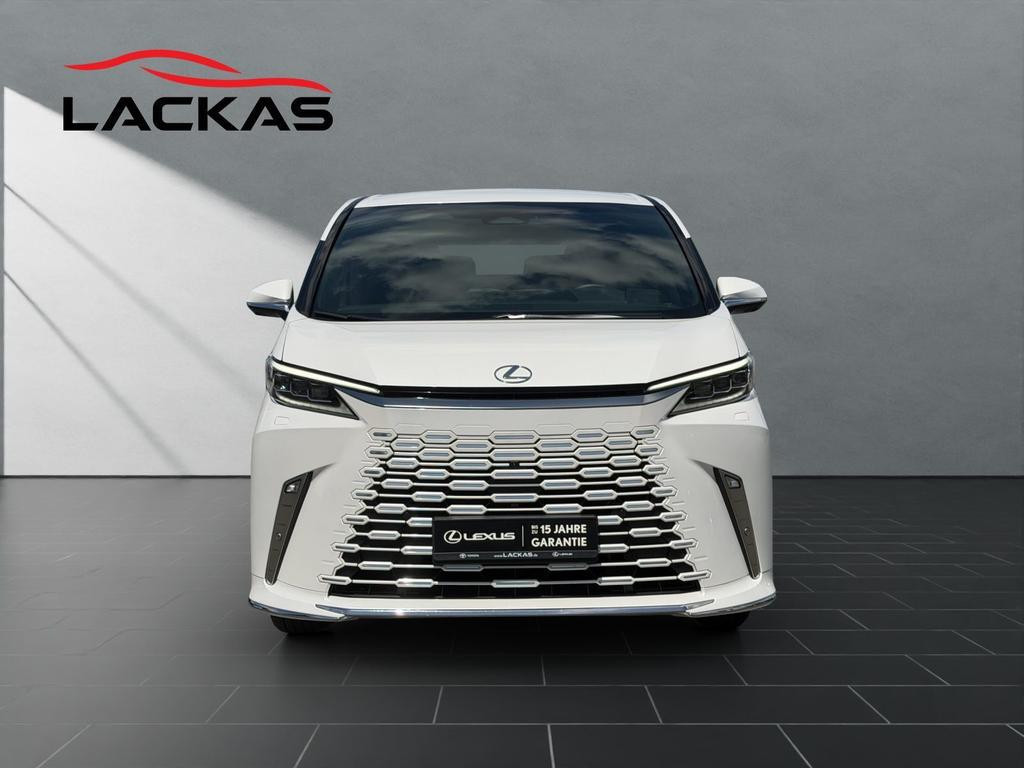 Lexus LM