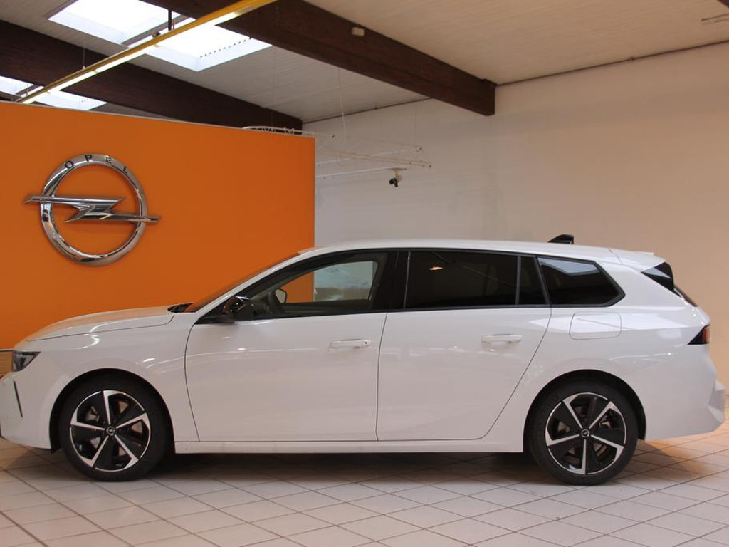 Opel Astra Sports Tourer Innovation Hybrid