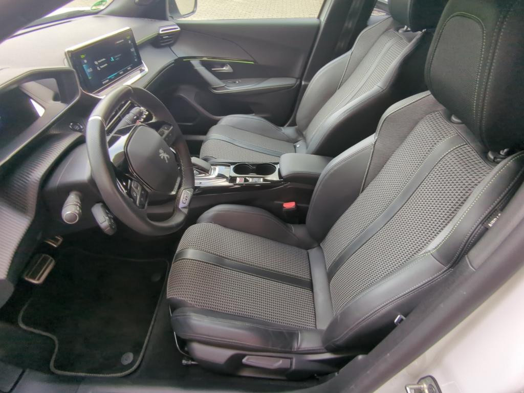 Peugeot e-2008