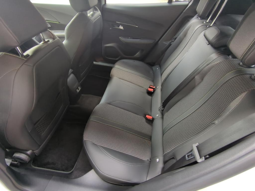 Peugeot e-2008