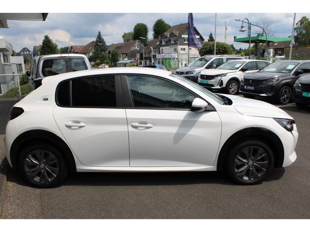 Peugeot e-208