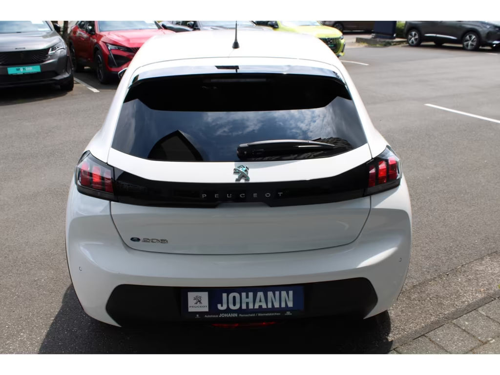 Peugeot e-208