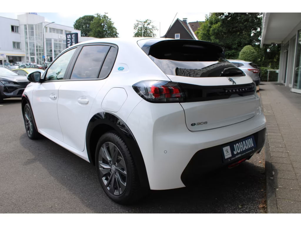 Peugeot e-208