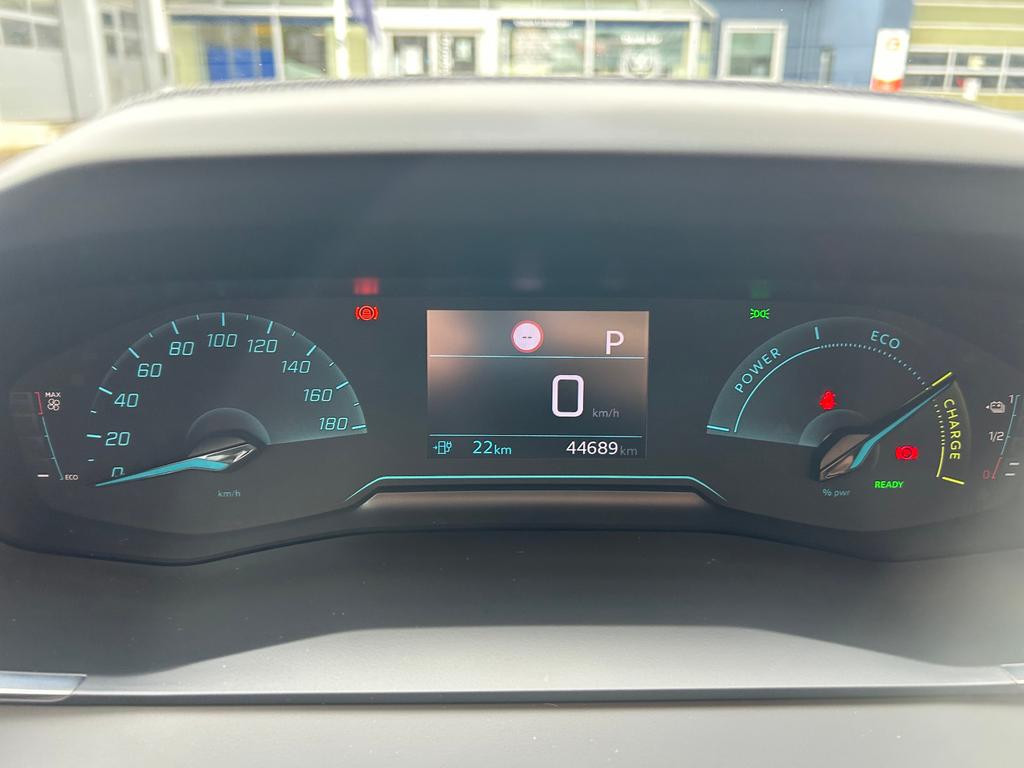 Peugeot e-208