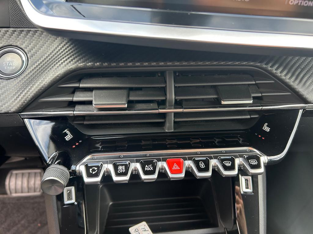 Peugeot e-208