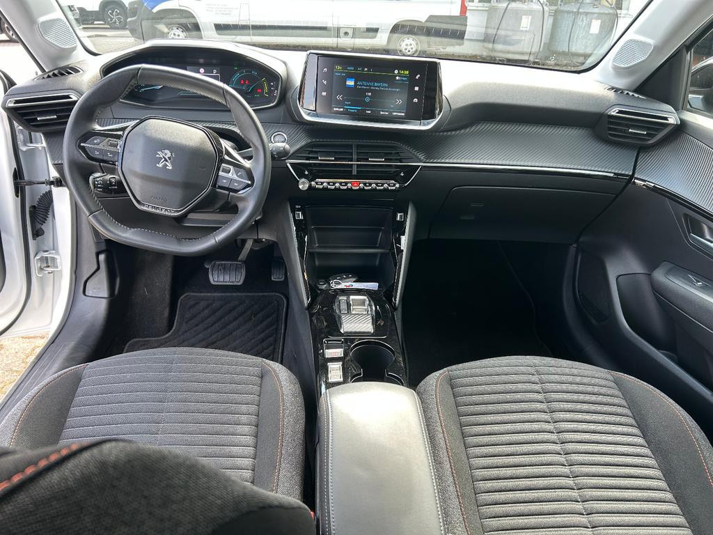 Peugeot e-208