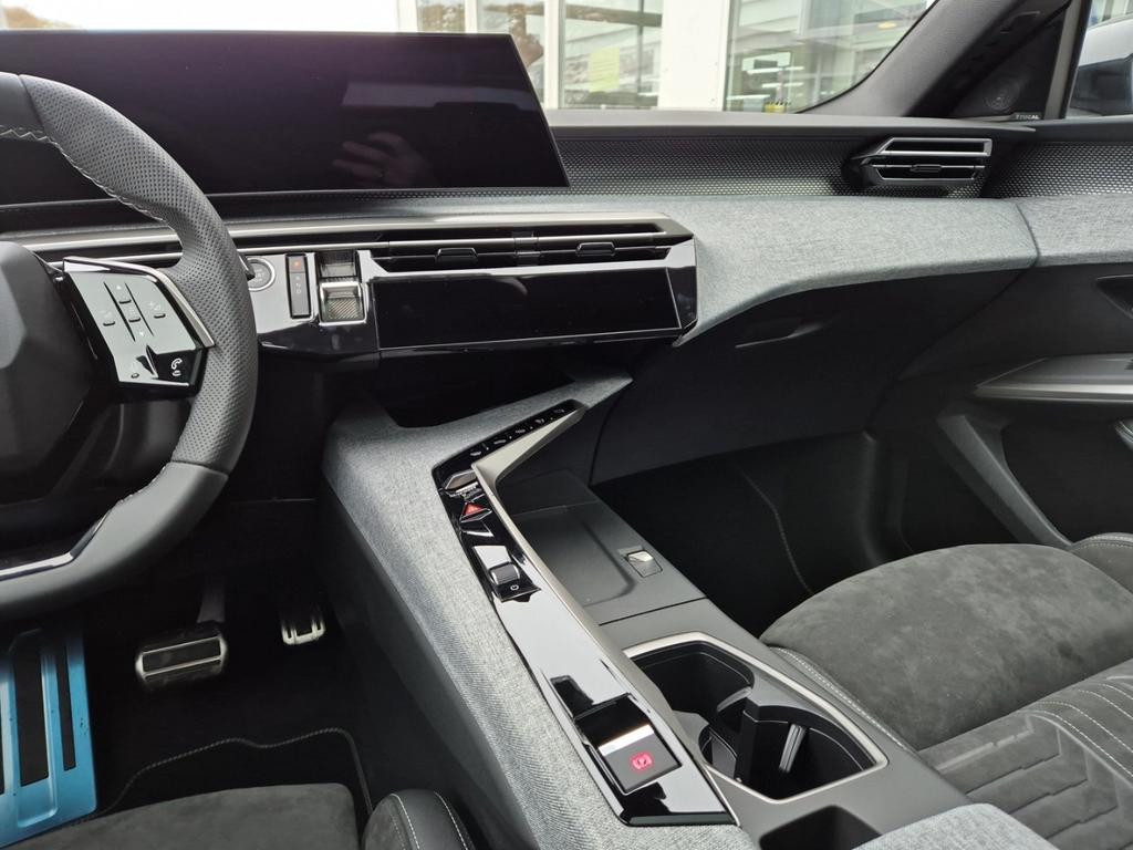 Peugeot E-3008