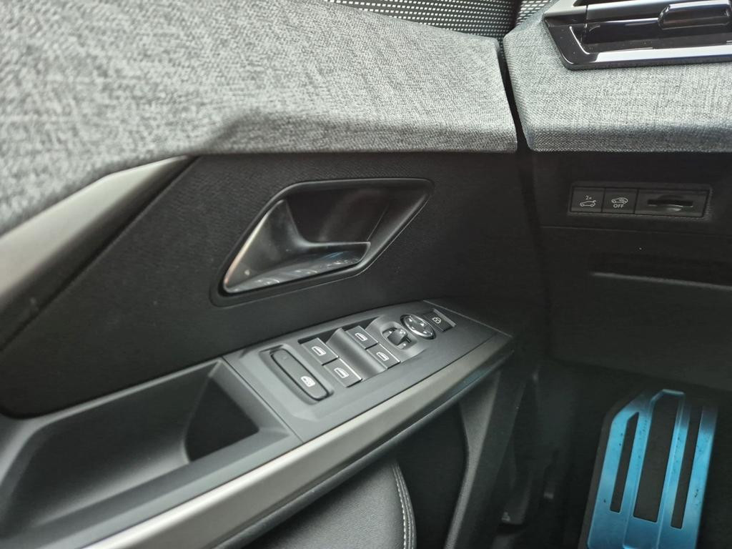Peugeot E-3008