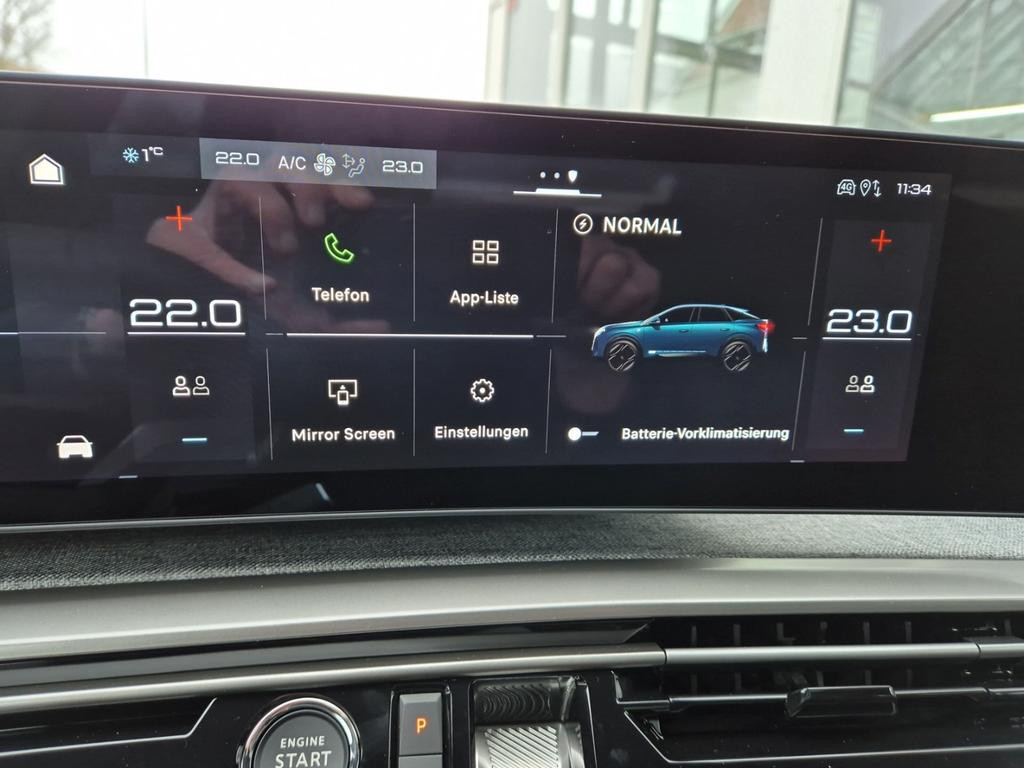 Peugeot E-3008