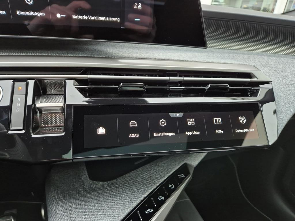 Peugeot E-3008