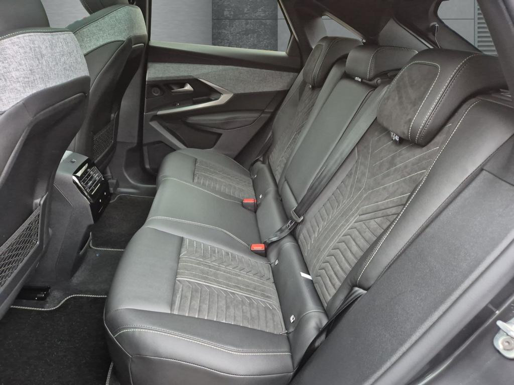 Peugeot E-3008