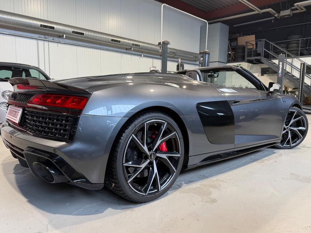 Audi R8