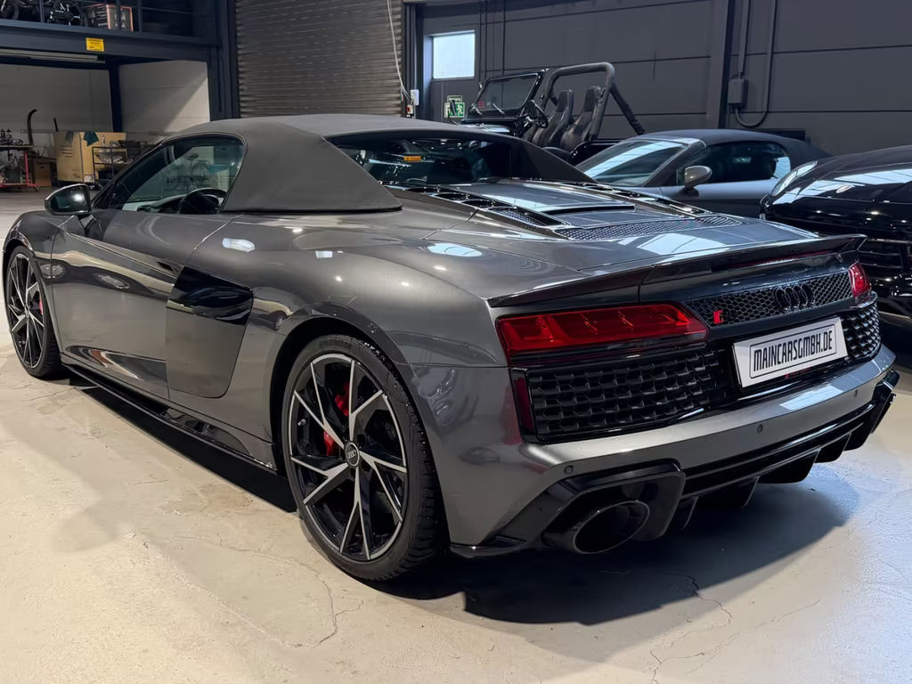 Audi R8