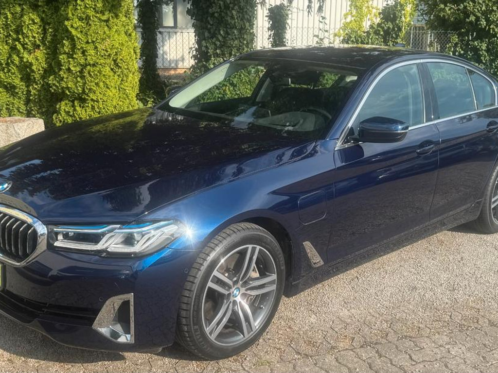 BMW 5 Serie 545 Luxury Line xDrive Sedan 545e