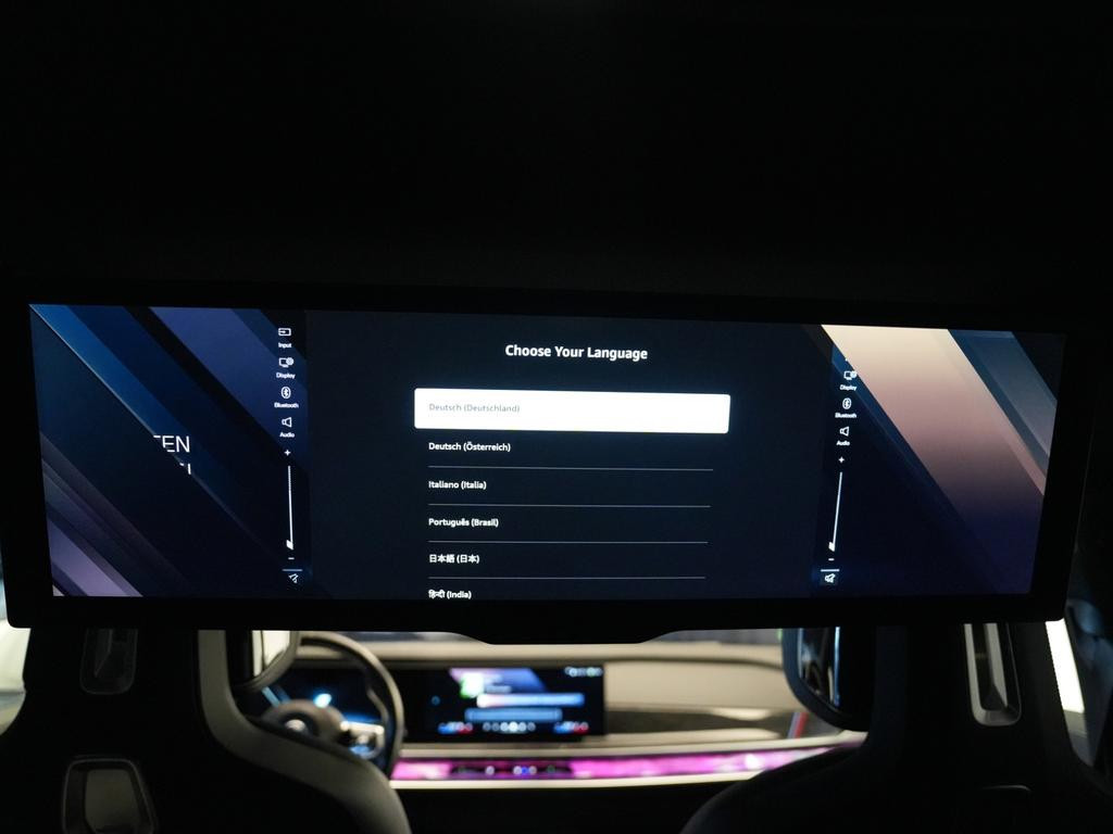 BMW i7