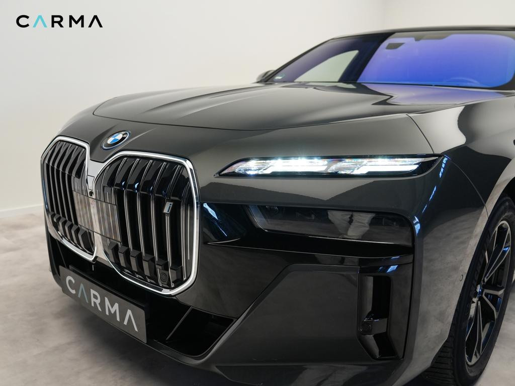 BMW i7