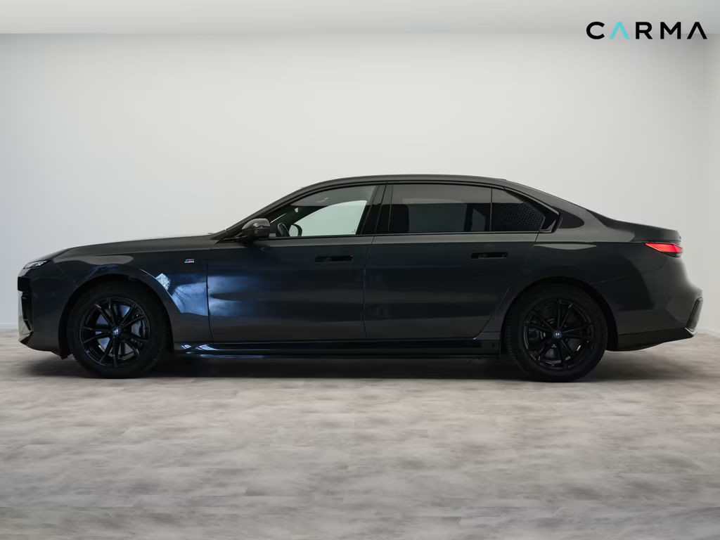 BMW i7