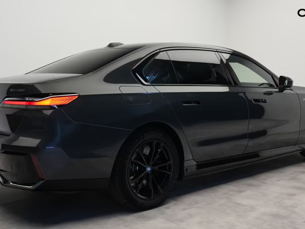 BMW i7