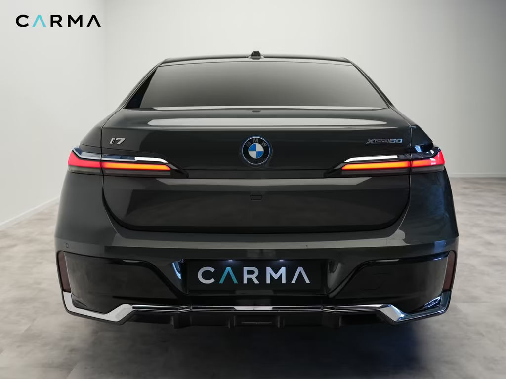 BMW i7