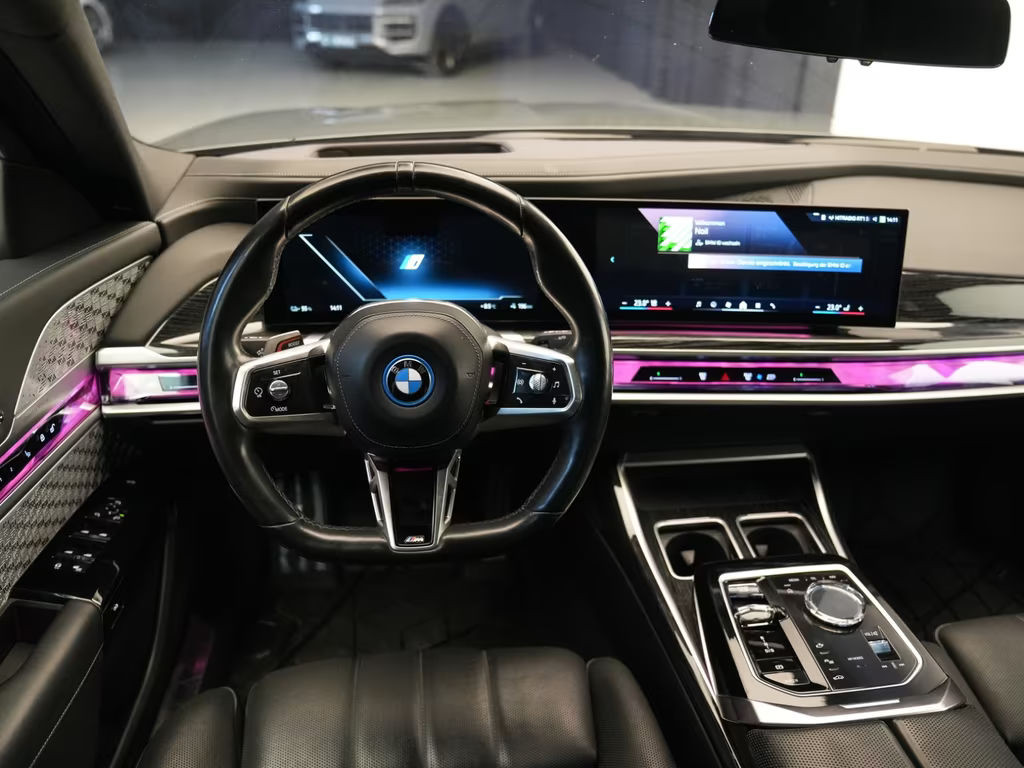 BMW i7