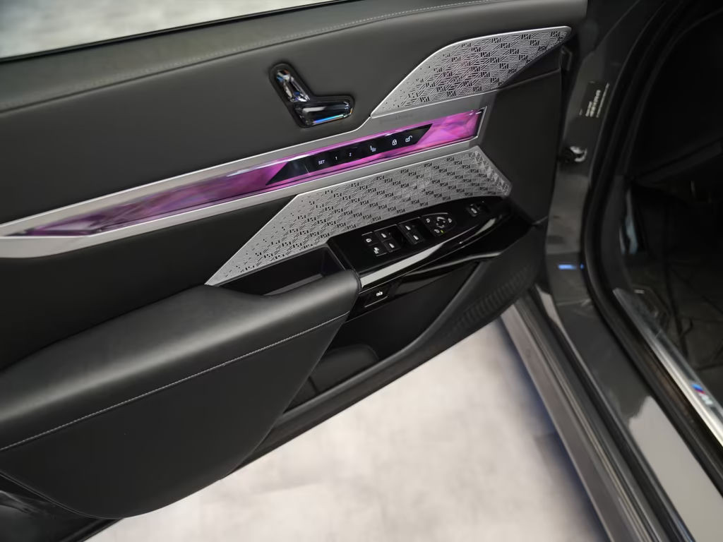 BMW i7