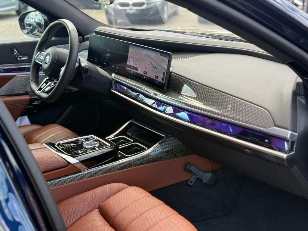 BMW i7