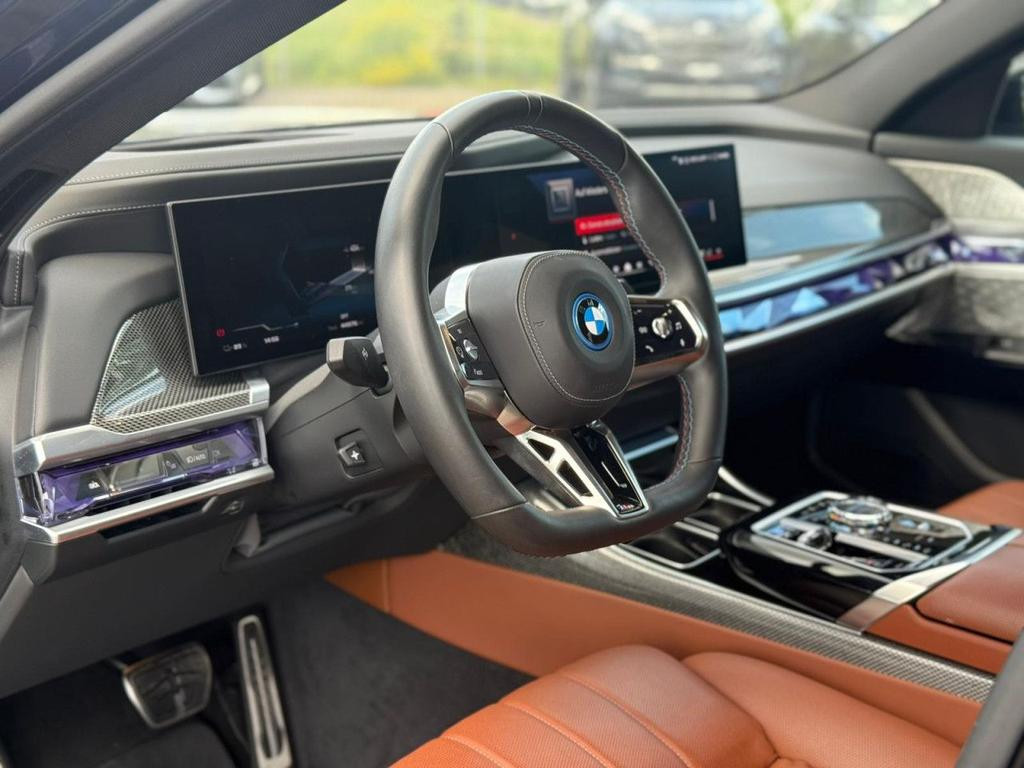 BMW i7