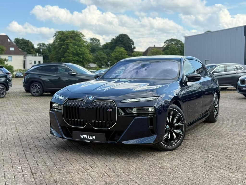 BMW i7