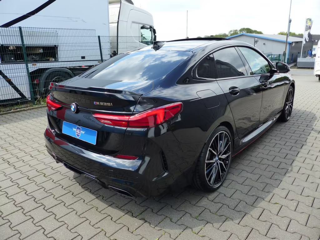 BMW M235