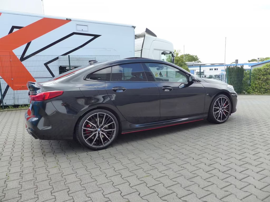 BMW M235