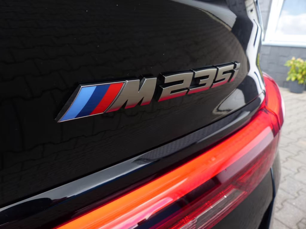 BMW M235