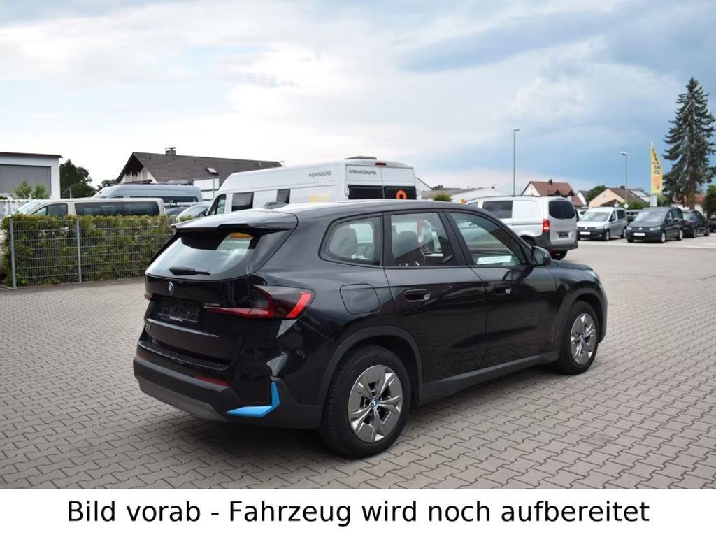 BMW iX1
