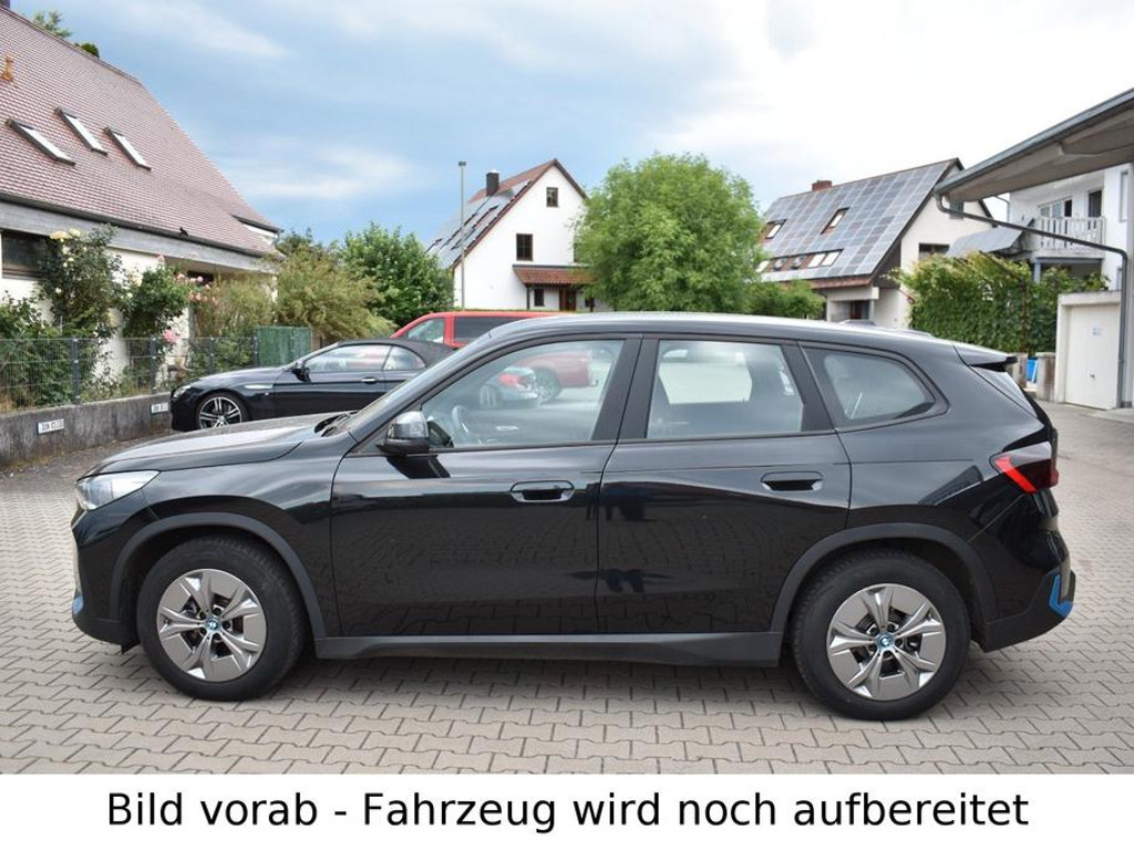 BMW iX1
