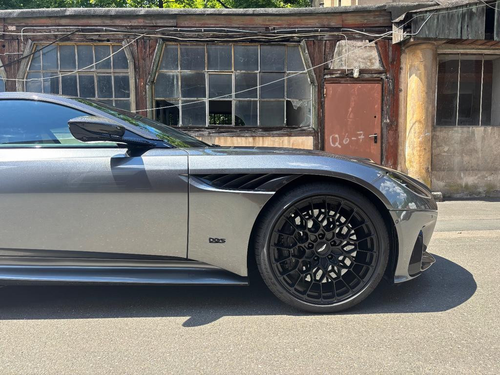Aston Martin DBS