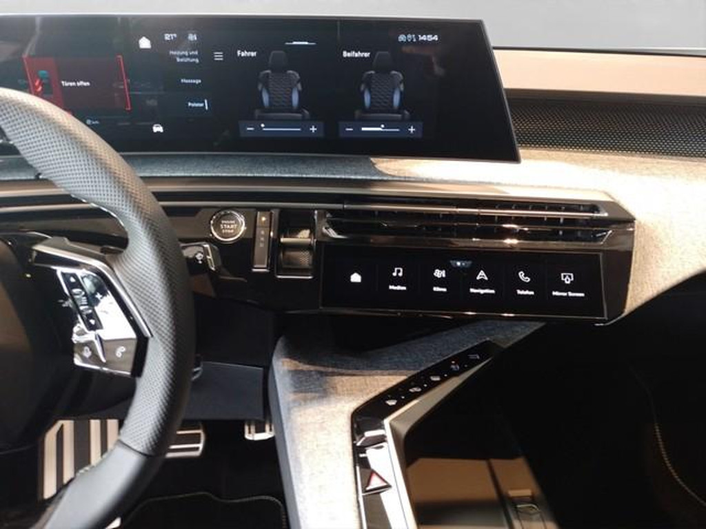 Peugeot E-3008