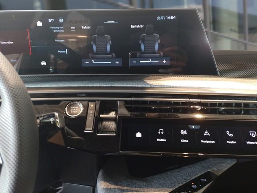 Peugeot E-3008