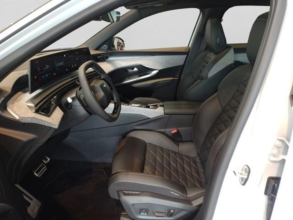 Peugeot E-3008