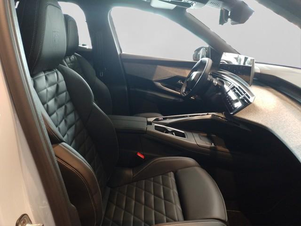 Peugeot E-3008