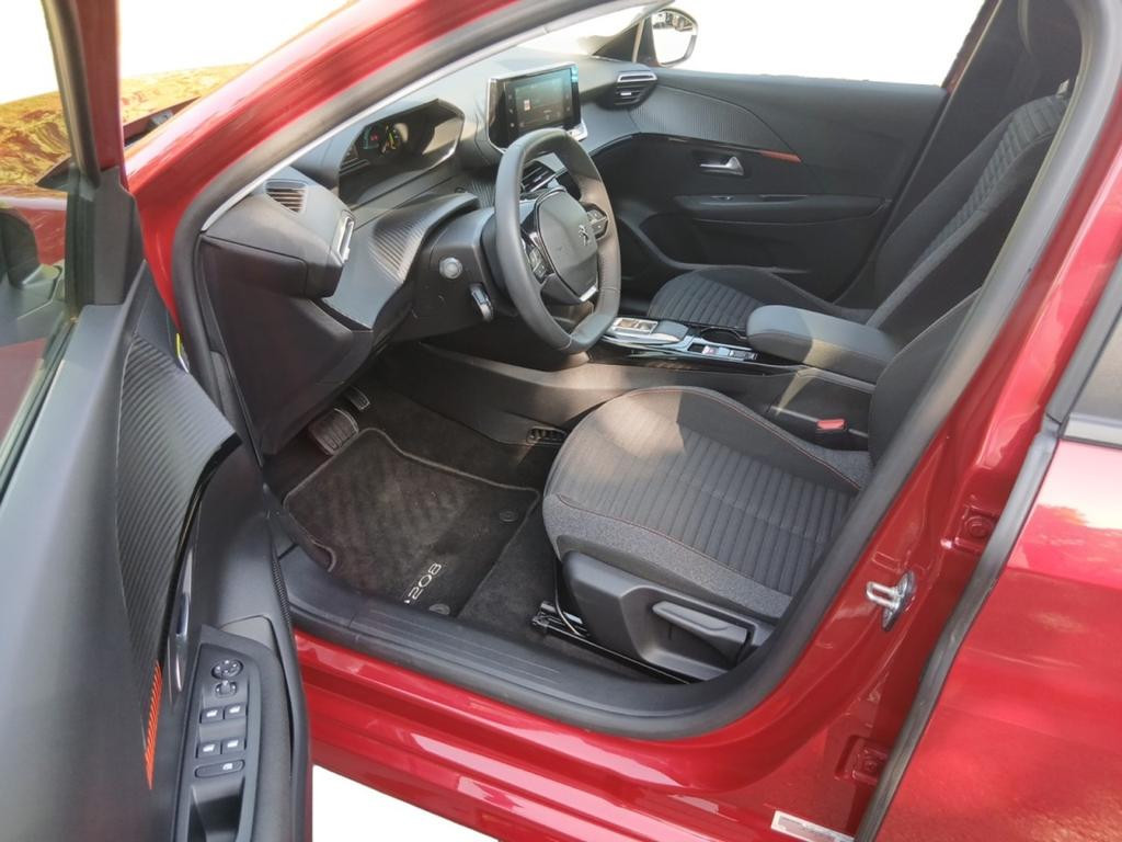 Peugeot e-208