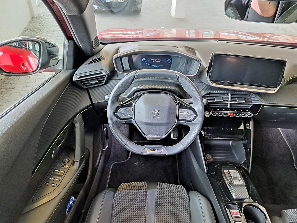 Peugeot e-2008