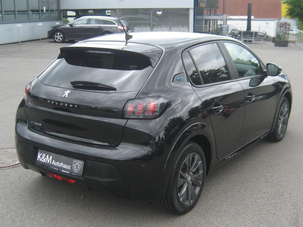 Peugeot e-208