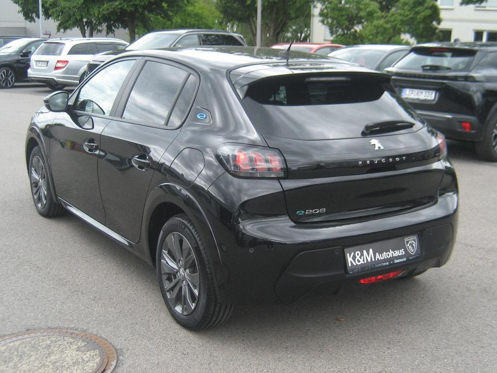 Peugeot e-208