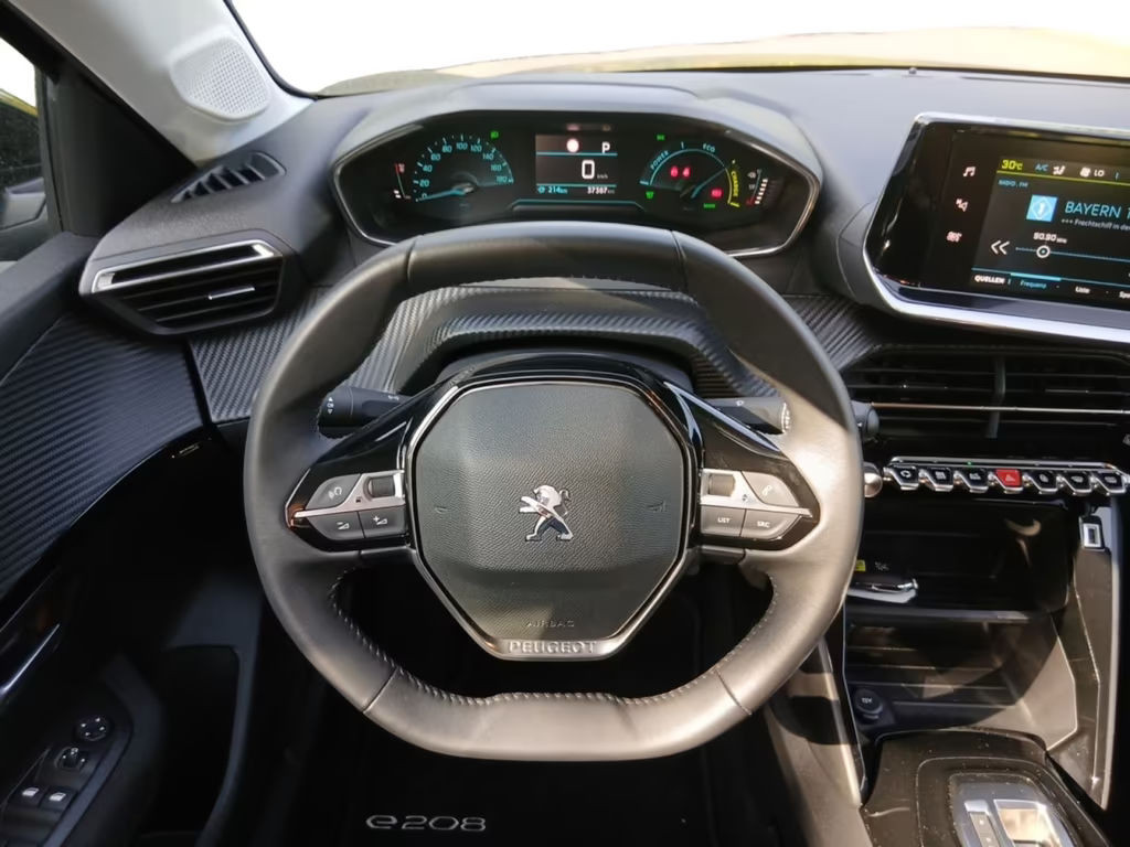 Peugeot e-208